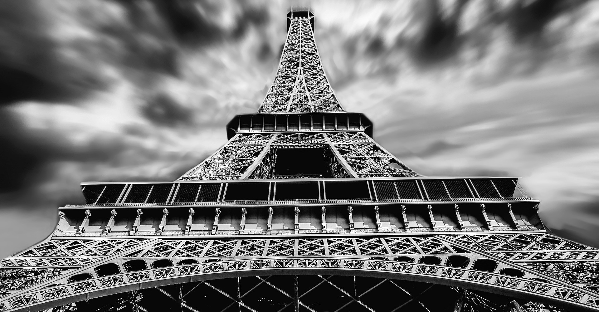 Aj Eiffelova veža patrí do histórie